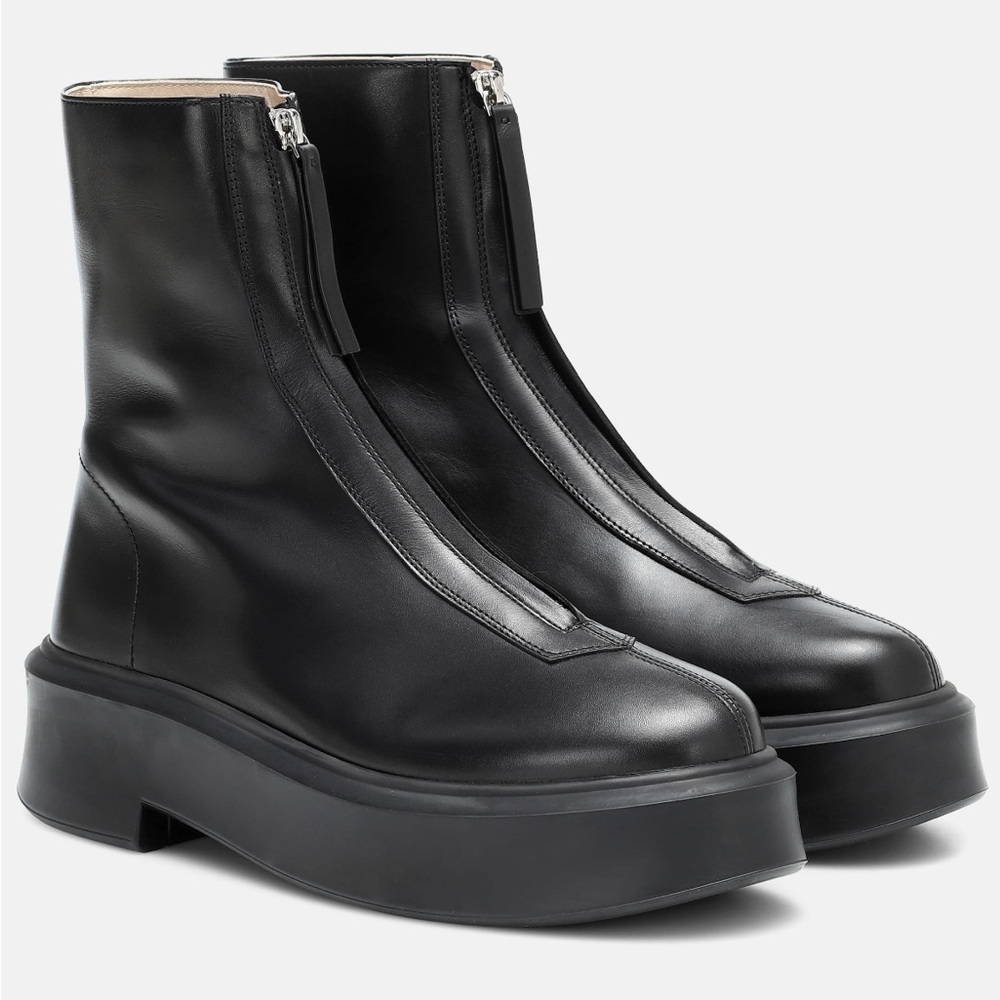 The Row Black Zipped Boot in Leather - 36.5